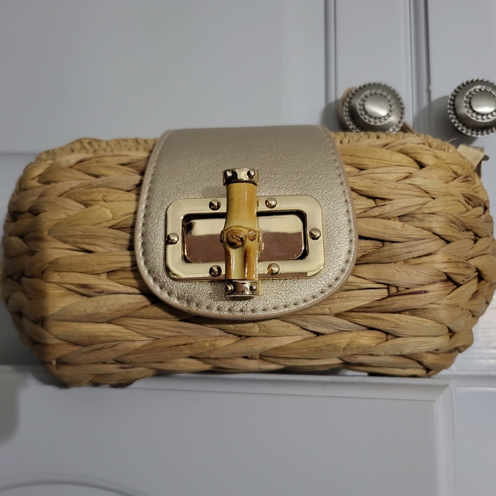 Cato straw and gold clutch